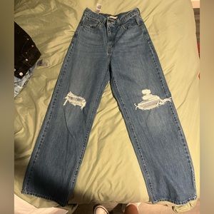 Women’s Levi’s high waisted straight jeans medium wash with rips